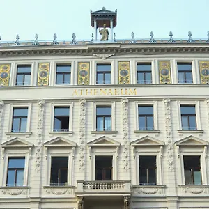 Maverick Athenaeum Albergue